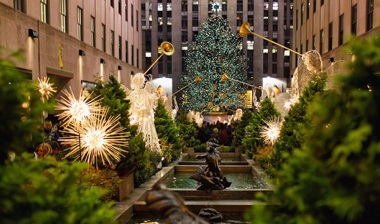 5 Best Restaurants With a Rockefeller Center Christmas Tree View